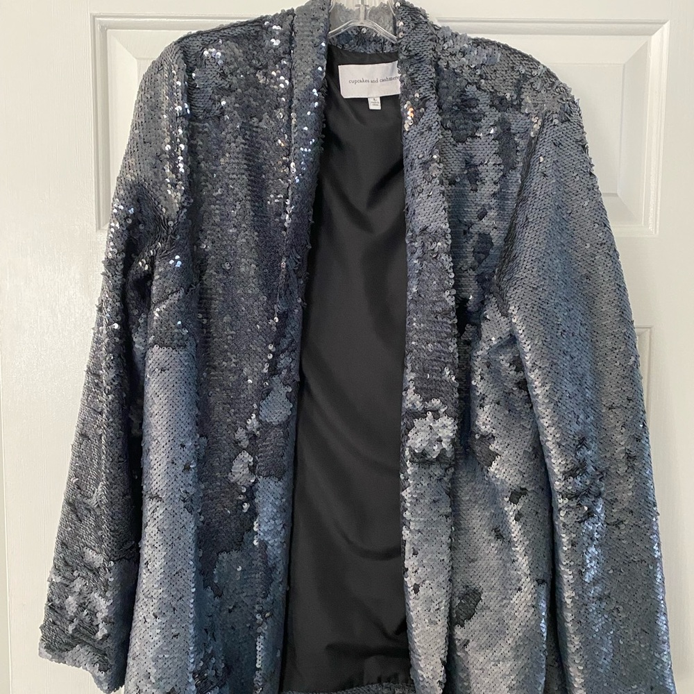 Worn Only Once. I’m Pristine Condition - image 2